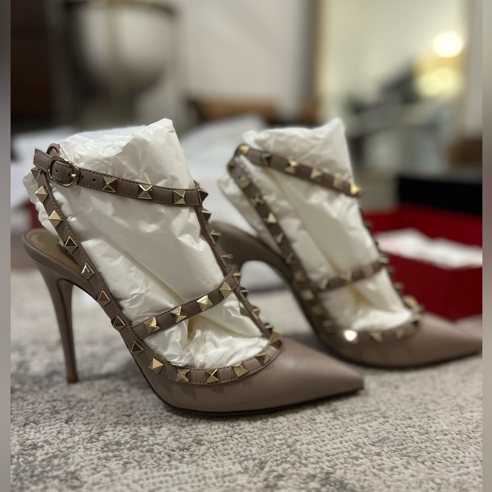 Valentino rockstud ankle strap pump, p45 poudre, 4” heel, size 37